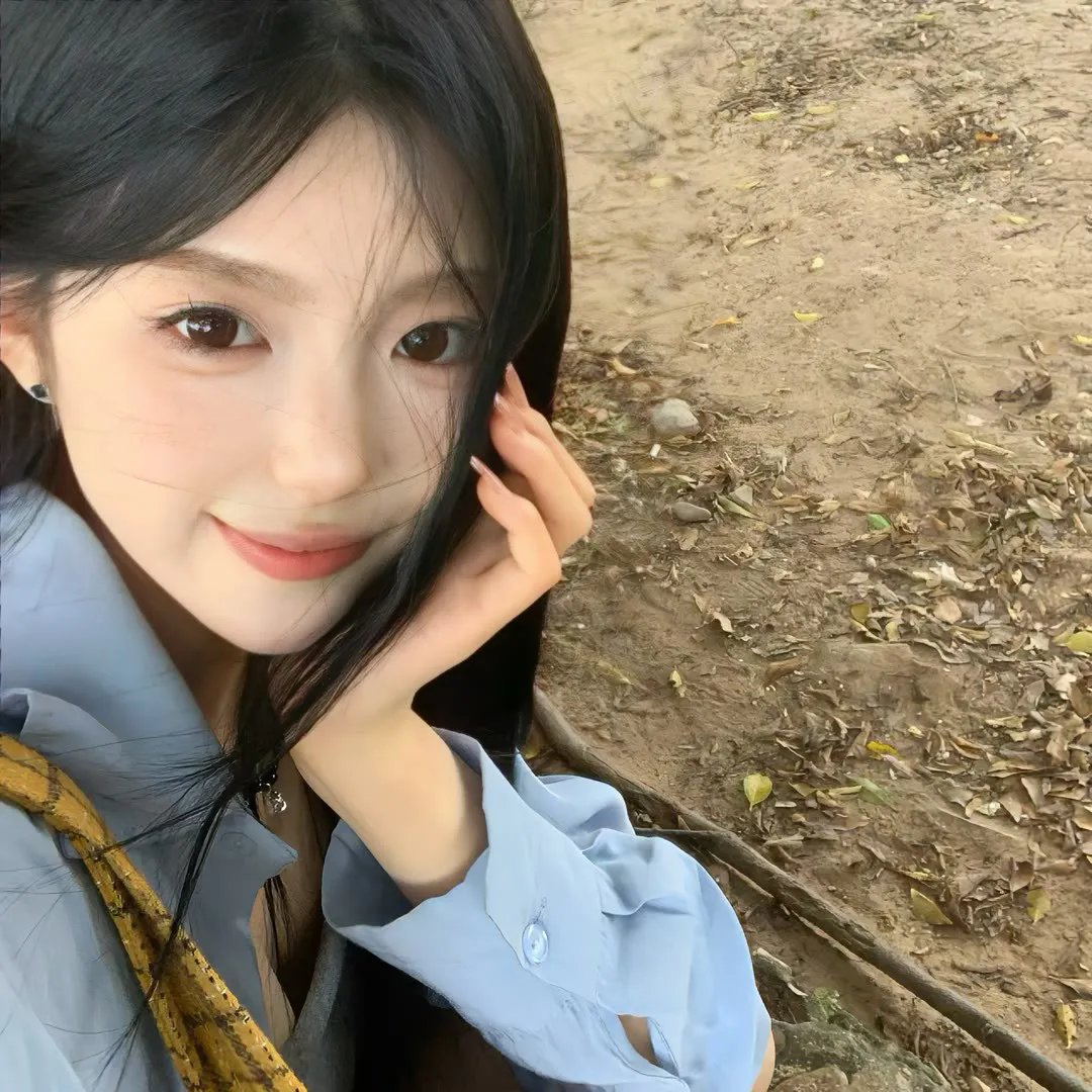 穿进末世后，我与仇人同居了